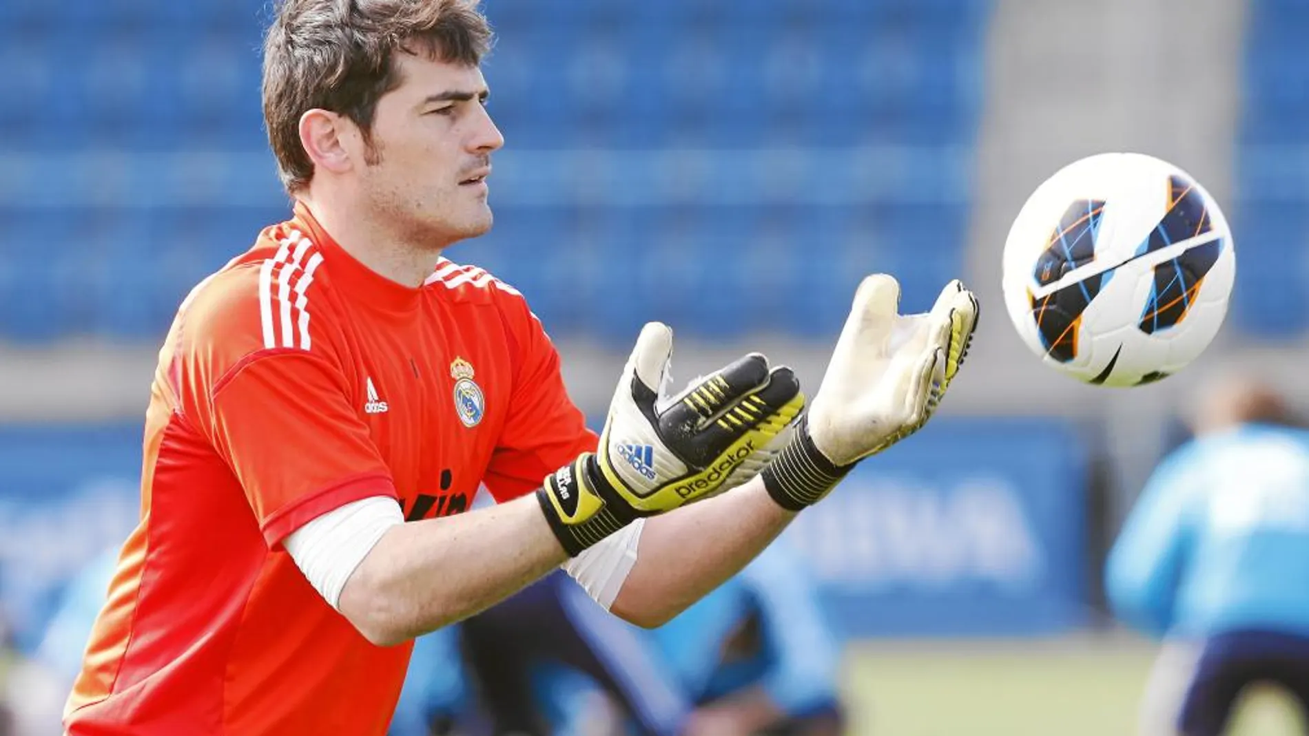 Iker Casillas, durante el entrenamiento del Real Madrid ayer en Valdebebas