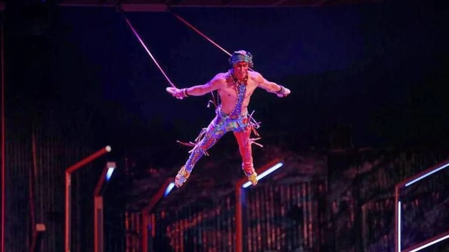 Yann Arnaud durante un espectáculo del Circo del Sol en Tampa