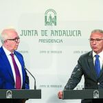 El portavoz de la Junta y el consejero de Empleo, ayer, tras el Consejo de Gobierno de la Junta de Andalucía