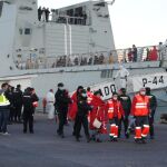 El servicio especial acoge a los inmigrantes rescatados