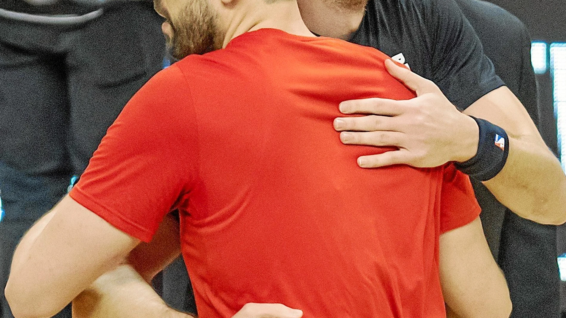 Abrazo de Marc y Pau en Toronto