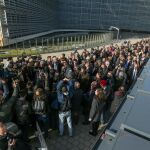 Algunos de los 200 alcaldes catalanes que viajaron a la capital belga para mostrar su apoyo a Puigdemont. Efe