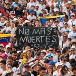 Miles de personas comienzan a llegar para asistir al concierto Venezuela Aid Live
