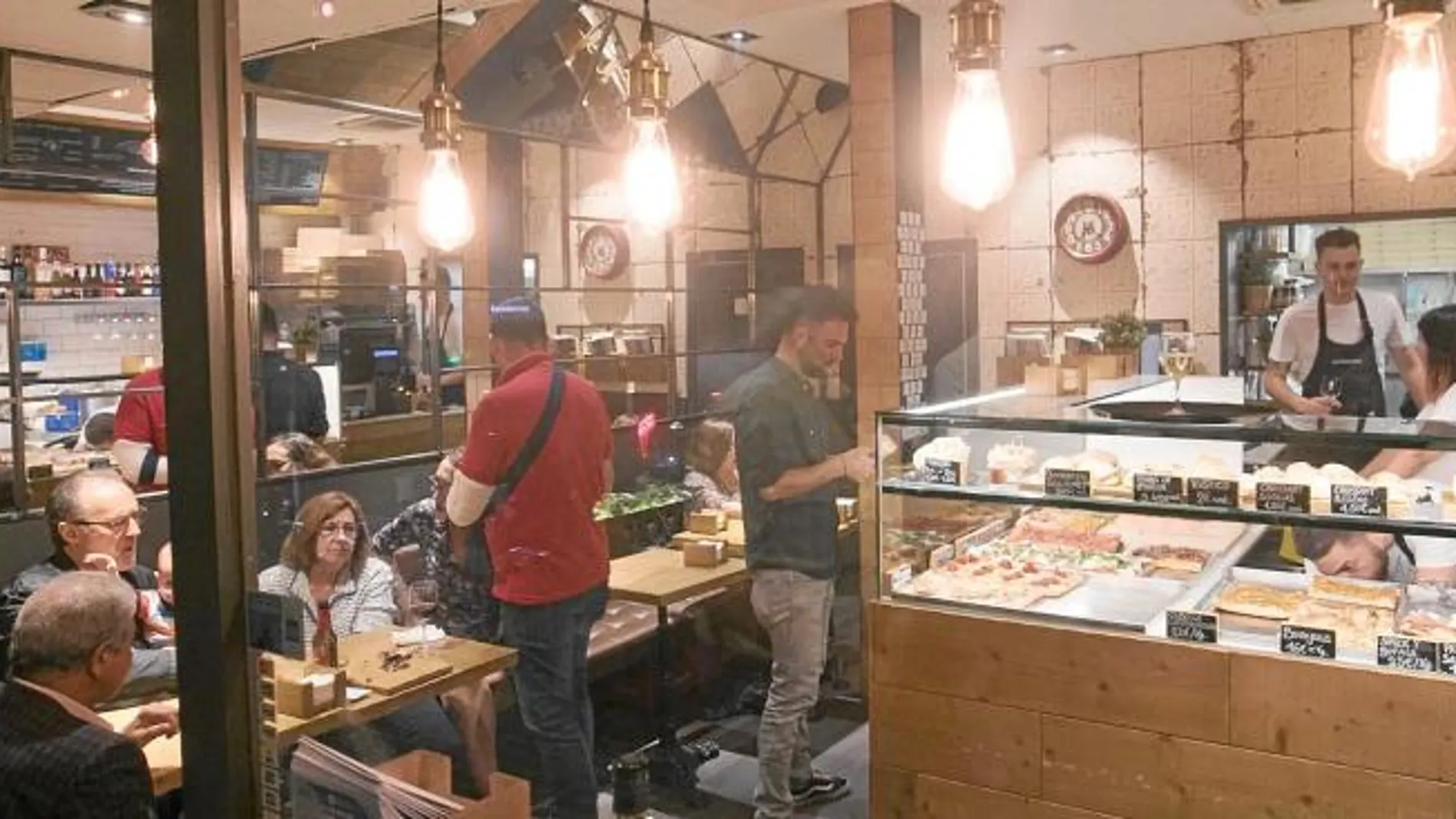 Los clientes de Fermata pueden escoger el tamaño de la pizza y combinar los sabores, «un tapeo a la italiana»/ Shooting