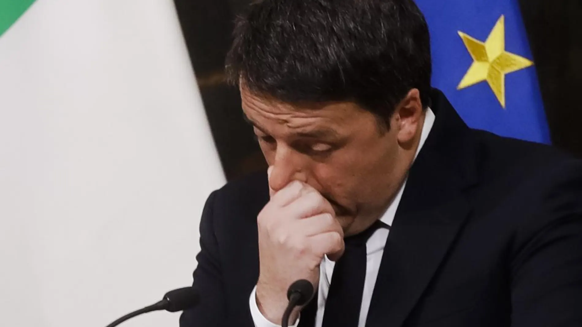 Matteo Renzi durante el anuncio de su dimisión
