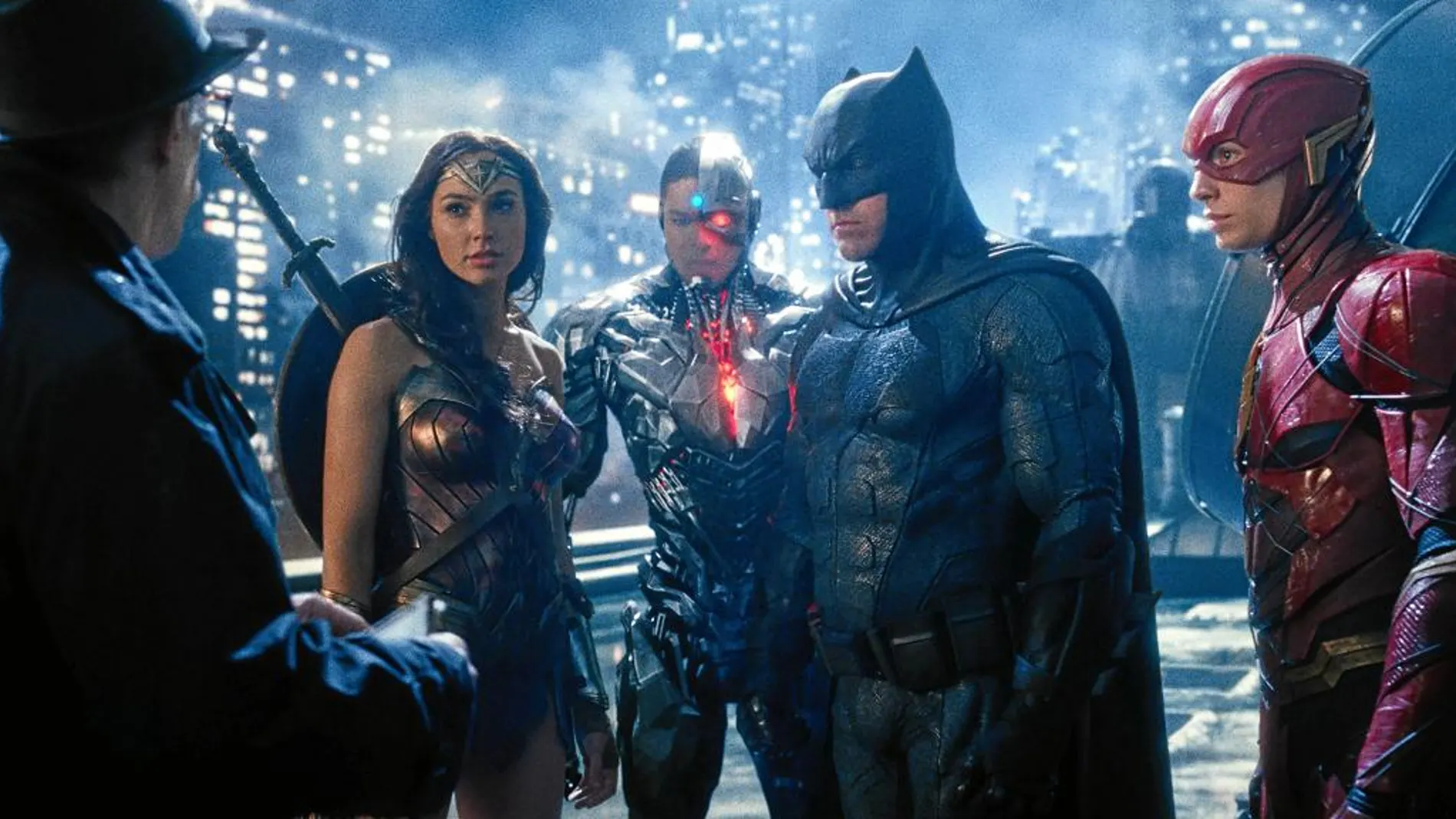 De izquierda a derecha, Wonder Woman, Cyborg, Batman y Flash, en una imagen del filme