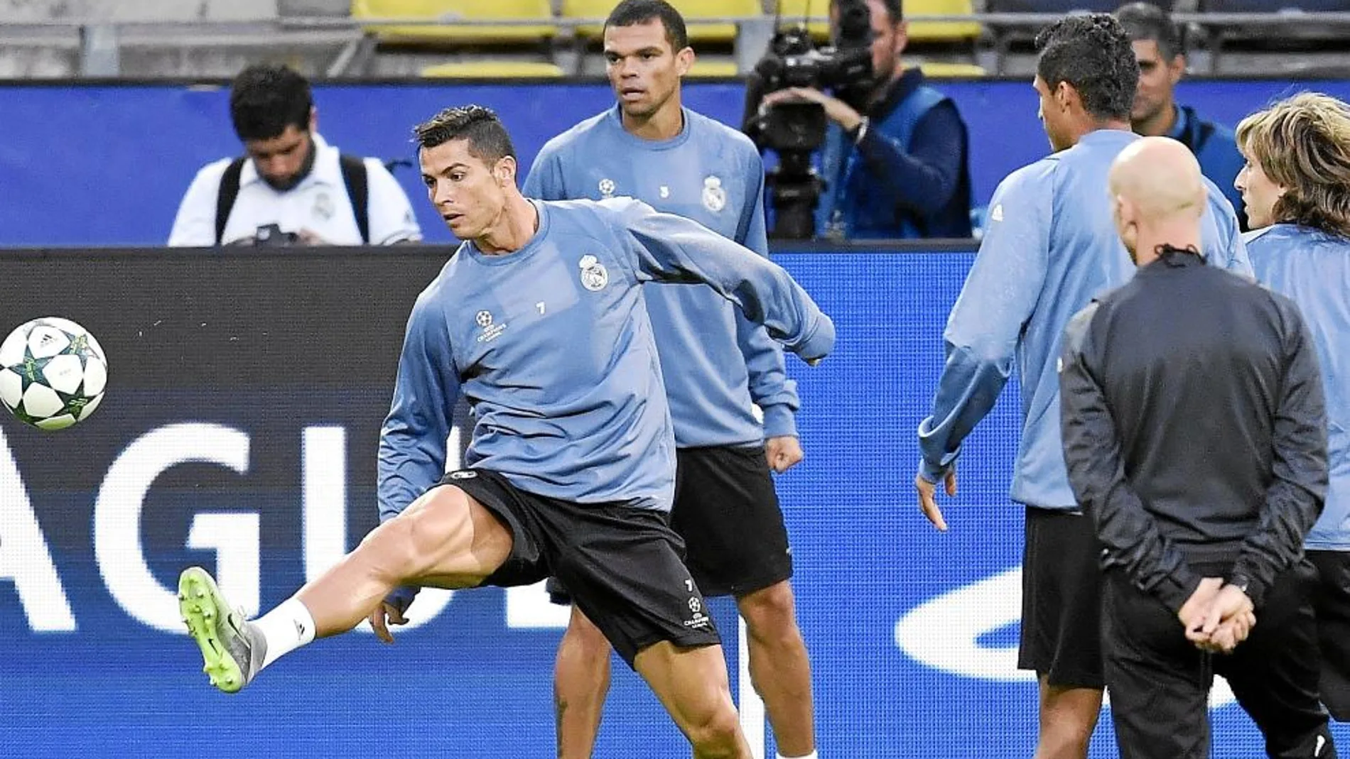 Cristiano Ronaldo, en el entrenamiento de ayer en Dortmund