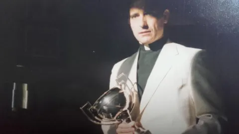 Monseñor Lozano. El campeón de tenis del Vaticano.