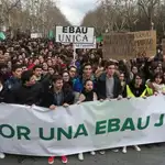  Miles de estudiantes toman las calles para exigir una EBAU justa y única en España