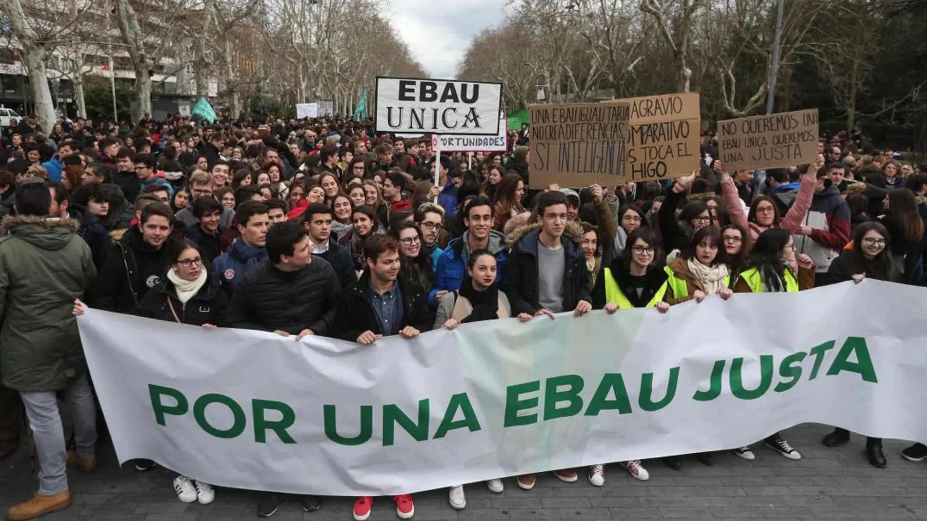 Manifestación de estudiantes para reclamar una Evaluación de Bachillerato para el Acceso a la Universidad (EBAU) única en todo el territorio nacional