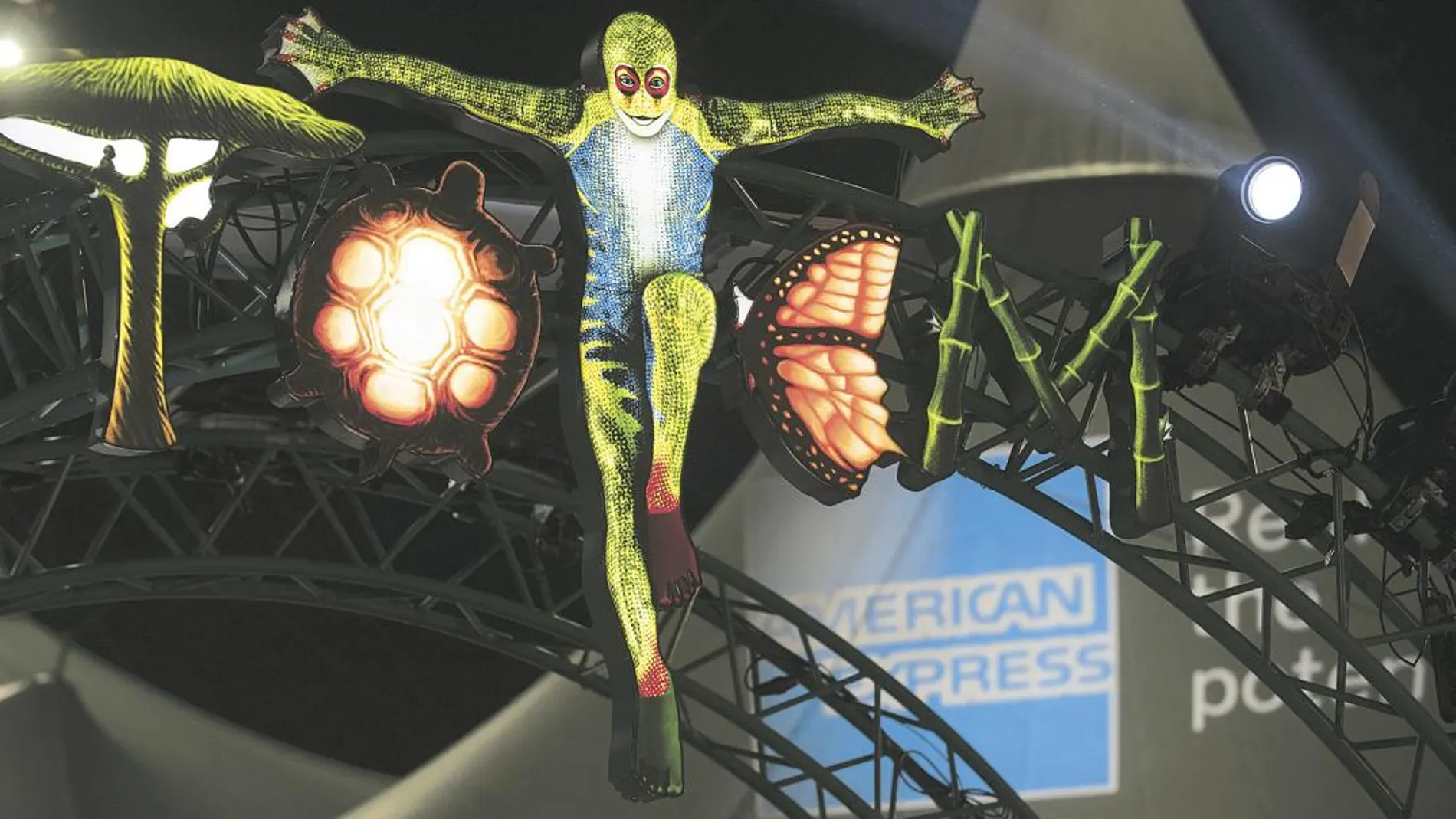 Miles de clientes de American Express fueron premiados por la compañía con una función del Cirque du Soleil por recomendar sus tarjetas