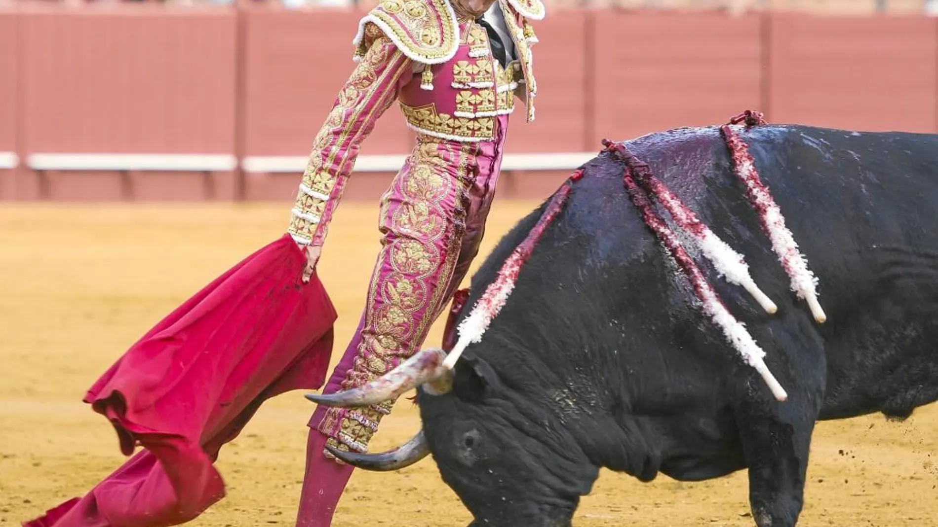 Sebastián Castella, en su faena con la muleta