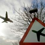 Un avión sobre el aeropuerto de Heathrow