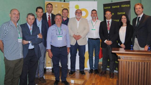 Representantes de la Conselleria de Agricultura y de las asociaciones del sector, durante la jornada celebrada por Asovav