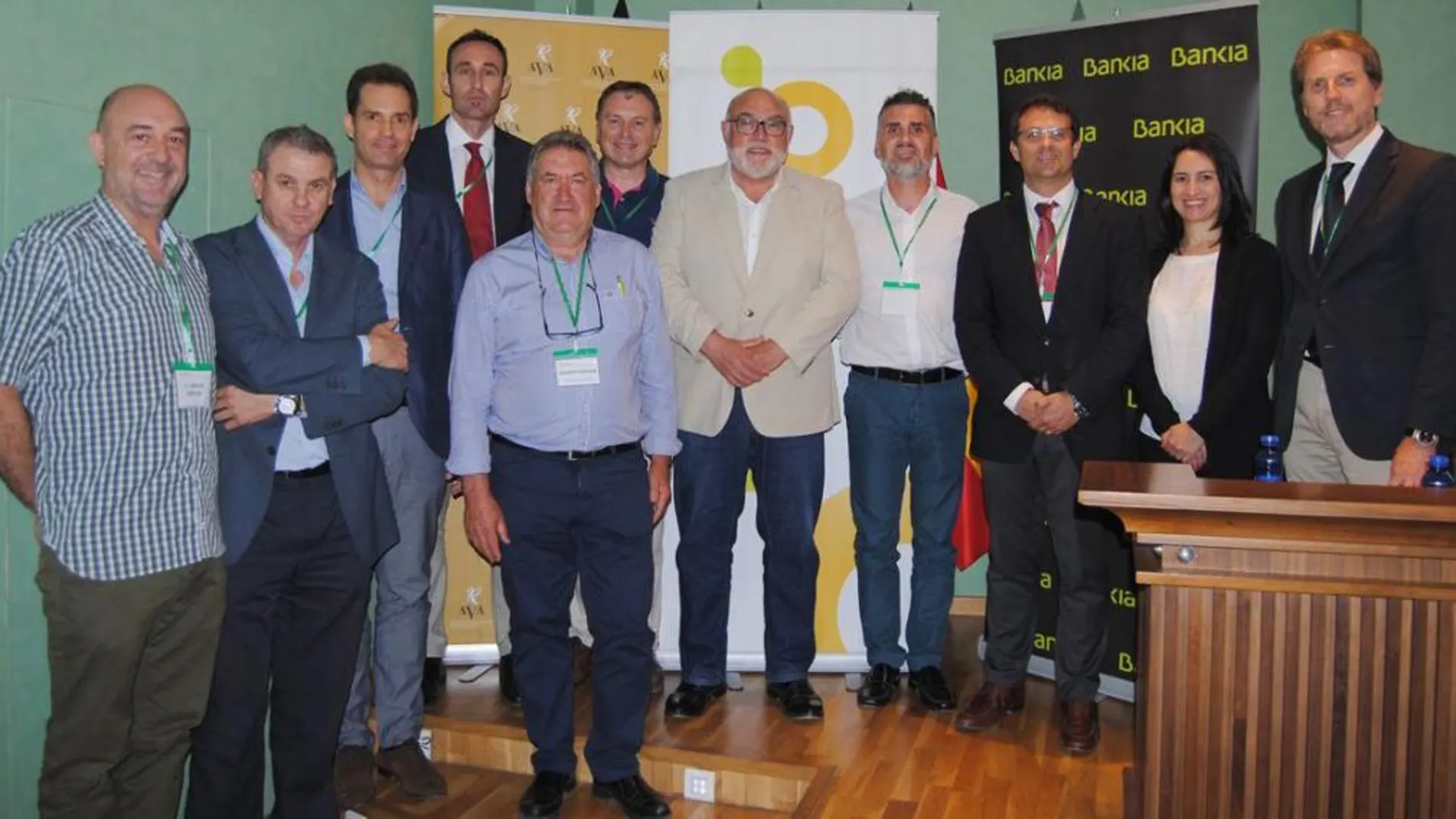 Representantes de la Conselleria de Agricultura y de las asociaciones del sector, durante la jornada celebrada por Asovav