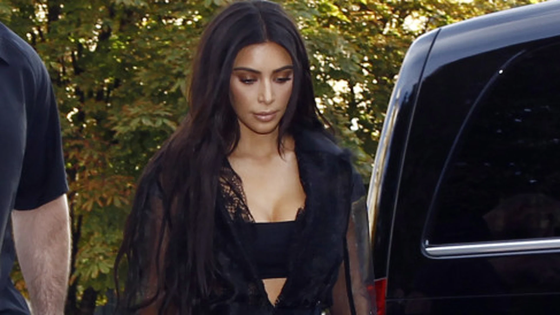 La policía interroga a un fotógrafo que siguió a Kim Kardashian antes del robo