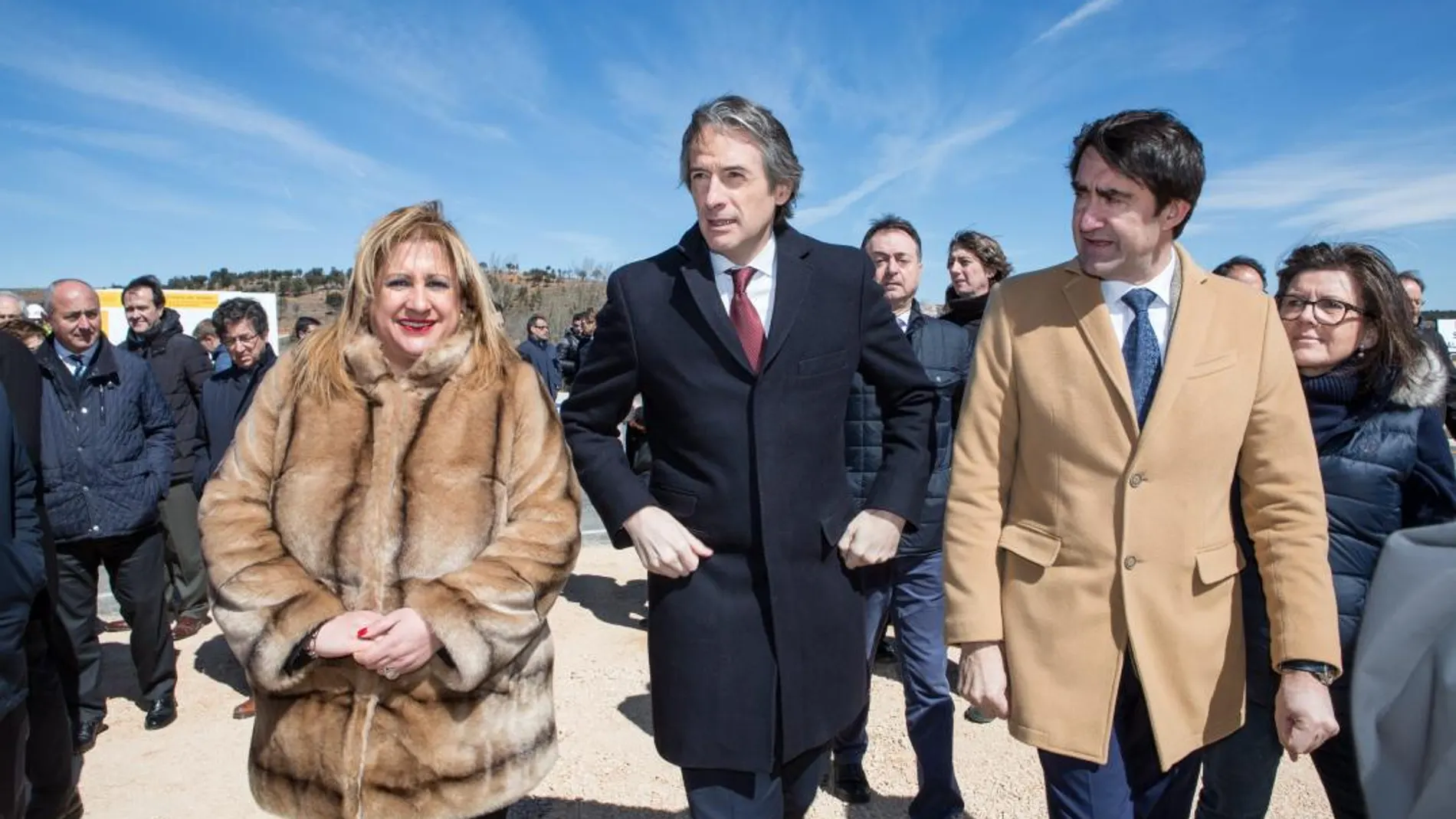 Íñigo de la Serna visita las obras de de la Autovía del Duero en Soria, junto al consejero Suárez-Quiñones y la delegada de Gobierno, Yolanda de Gregorio