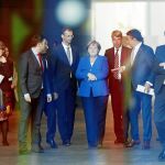 La canciller Angela Merkel y los líderes de los Balcanes esperan la llegada del presidente francés a la cita de Berlín