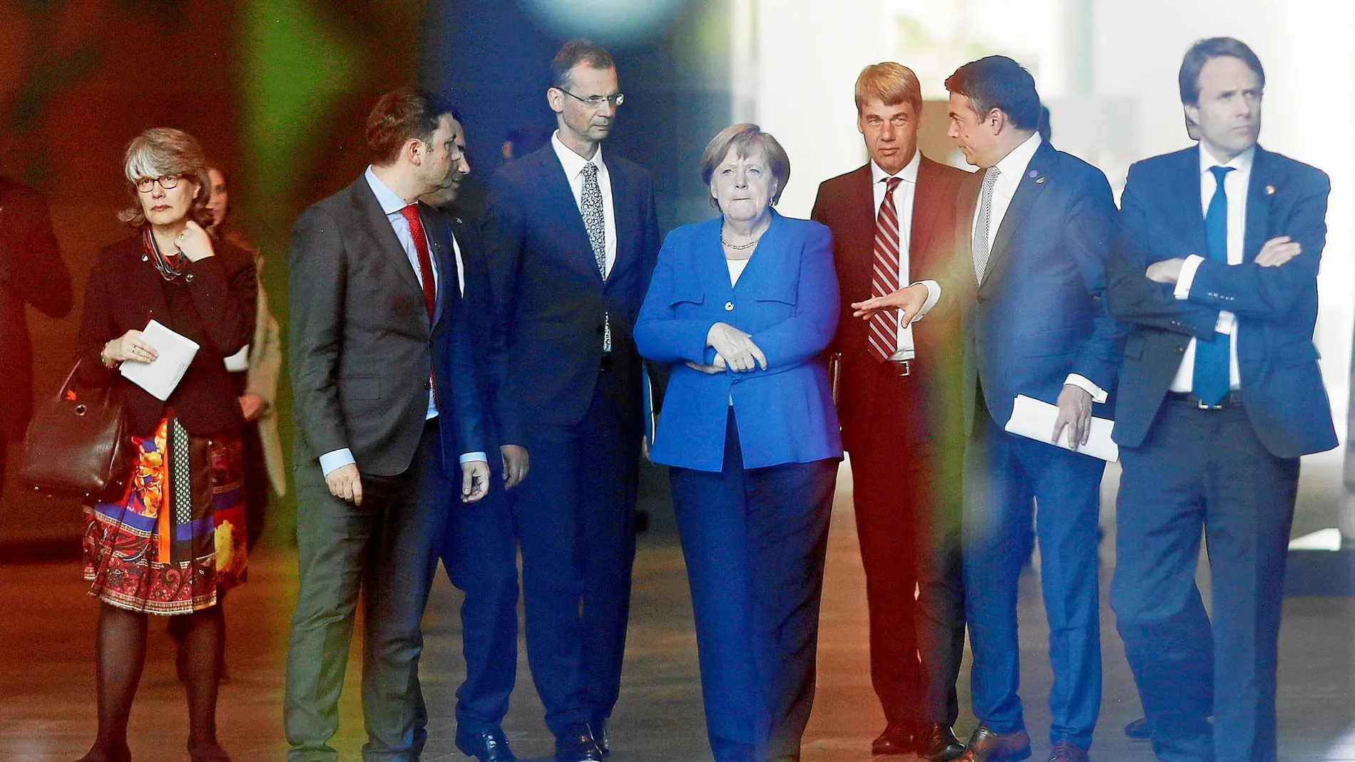 La canciller Angela Merkel y los líderes de los Balcanes esperan la llegada del presidente francés a la cita de Berlín