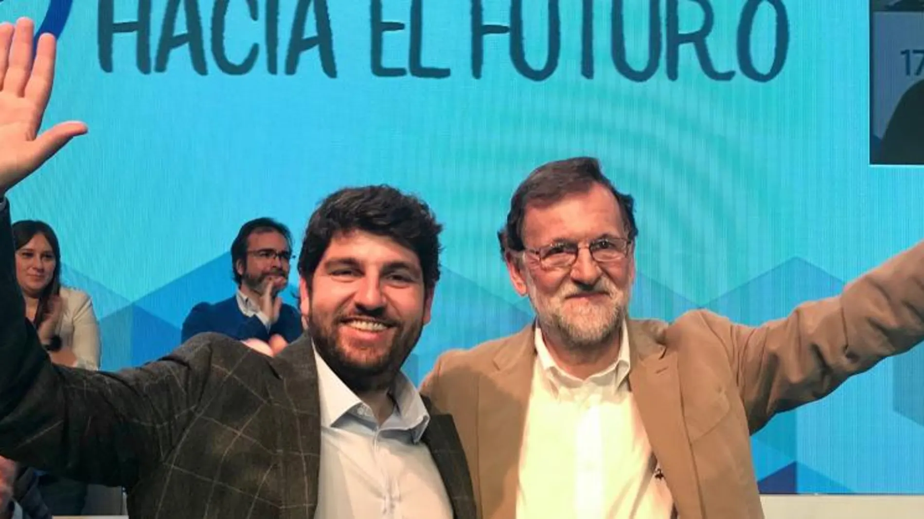 El presidente nacional del PP, Mariano Rajoy, puso a López Miras como ejemplo de la defensa de los valores del partido
