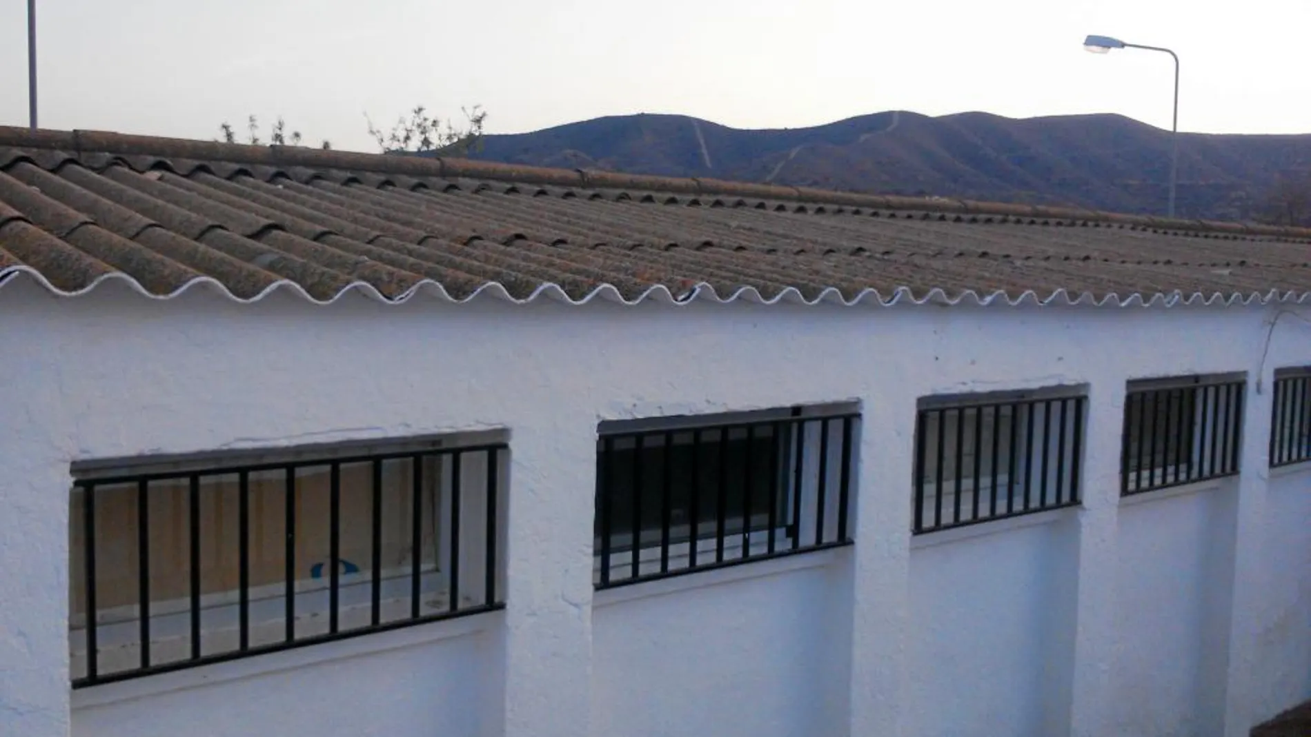 Los techos del colegio Lusor de Sorbas siguen siendo de uralita