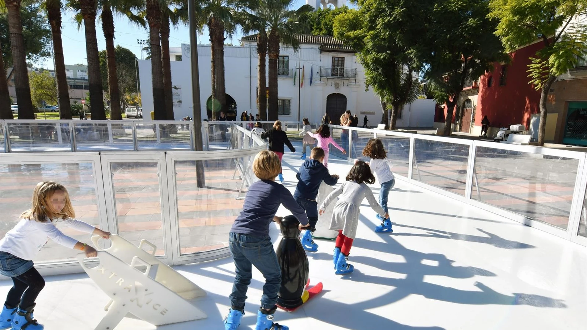 Menores participan en uno de los juegos organizados por la administración municipal en la localidad / Foto: La Razón
