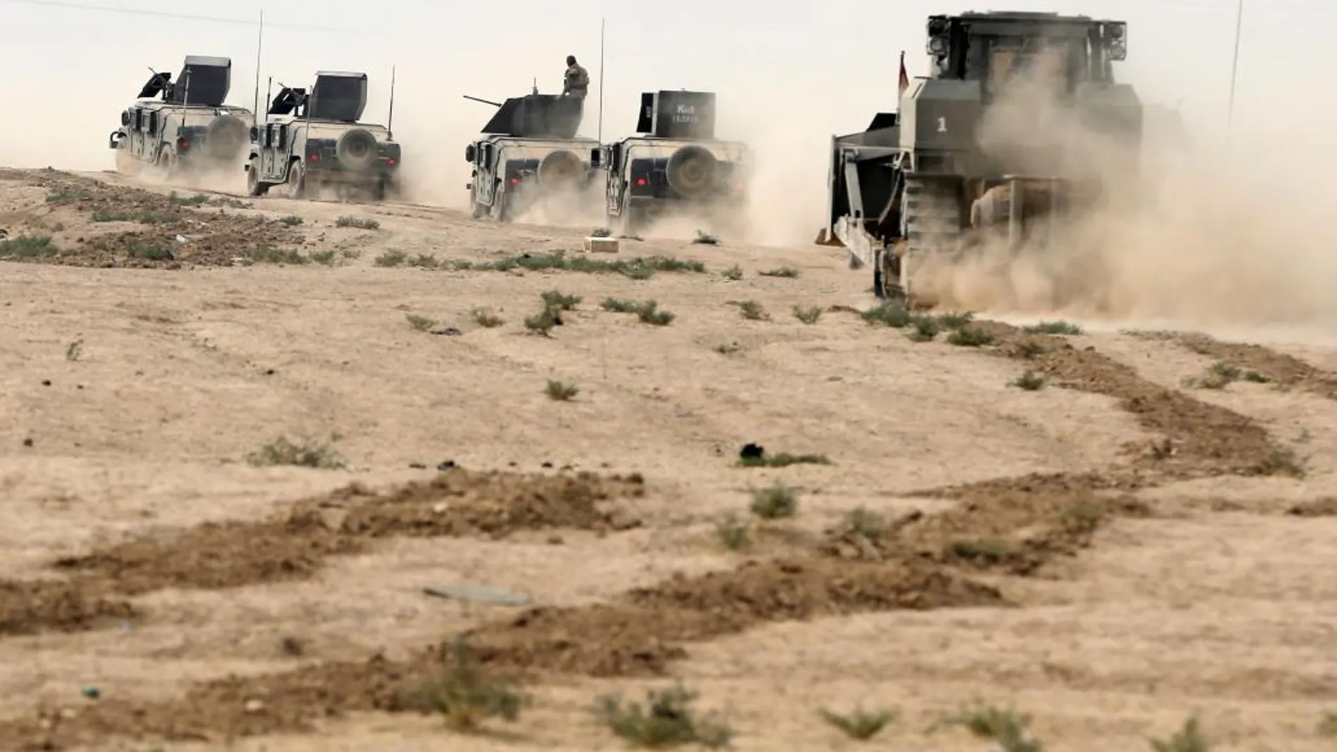 Fuerzas especiales iraquíes en el desierto cerca de Mosul