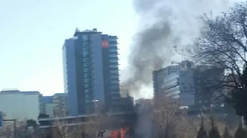 El turismo se encontraba custodiado por la Policía Nacional