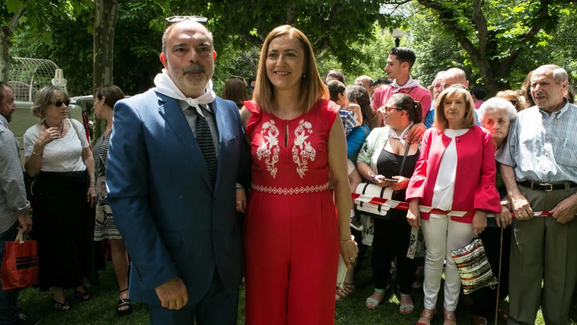 Virginia Barcones y el subdelegado del Gobierno en Soria, Miguel La Torre, durante los actos del Domingo de Calderas