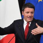 El primer ministro italiano, Matteo Renzi, ofrece una rueda de prensa en el Palacio Chigi, en Roma.