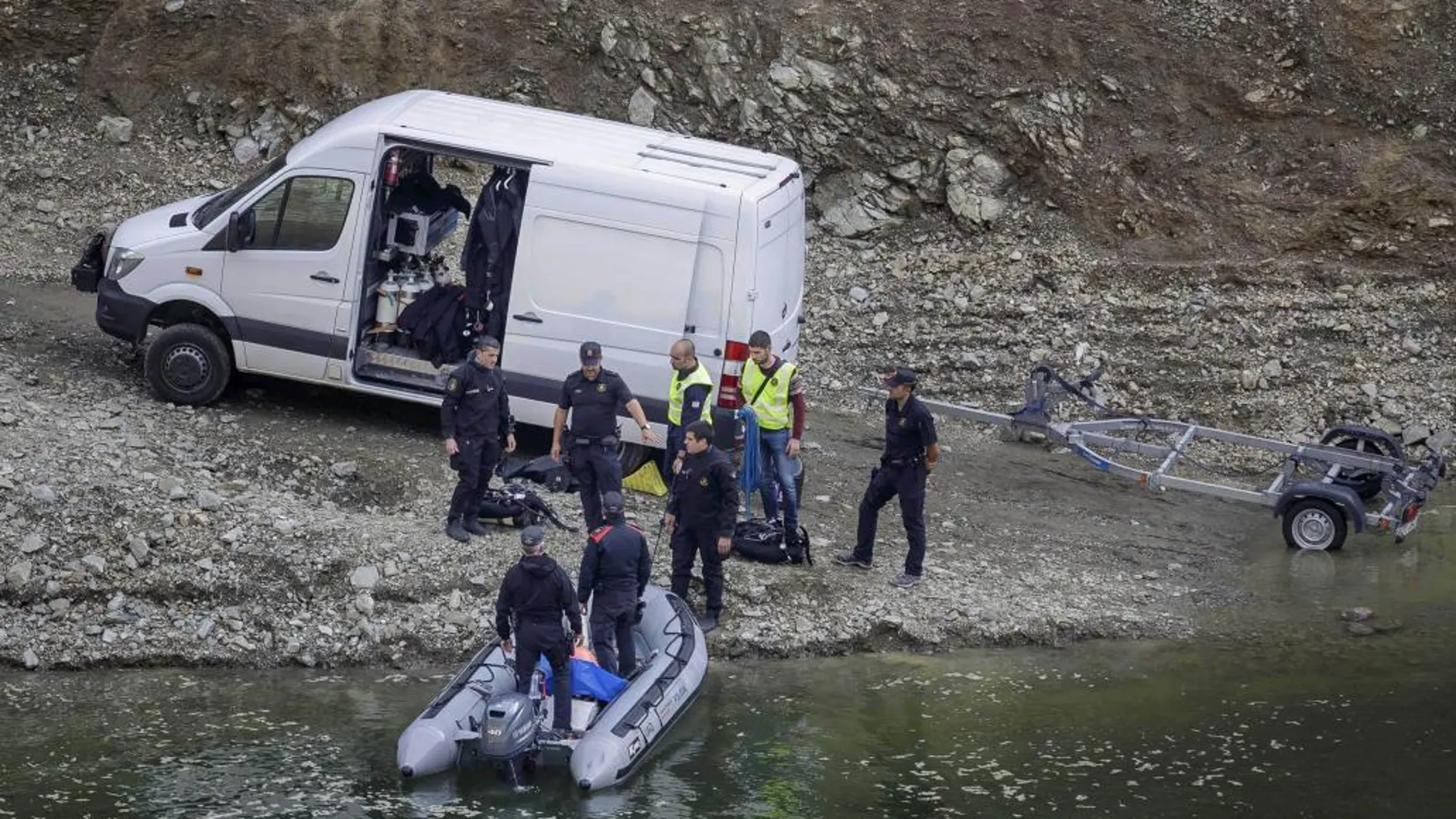 Los Mossos d'Esquadra han localizado los cuerpos de un hombre y una mujer, cuando uno flotaba en el agua y el otro se encontraba sobre una pared lateral, en el pantano de Susqueda.