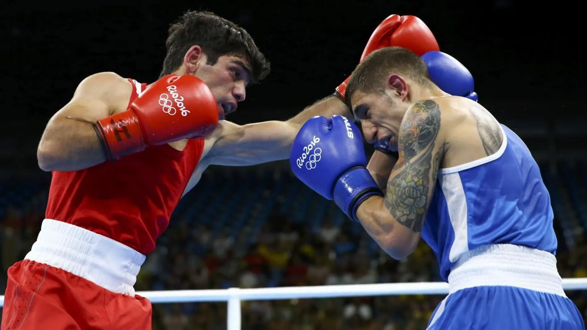 Artur Hovhannisyan y Samuel Carmona Heredia durante el combate