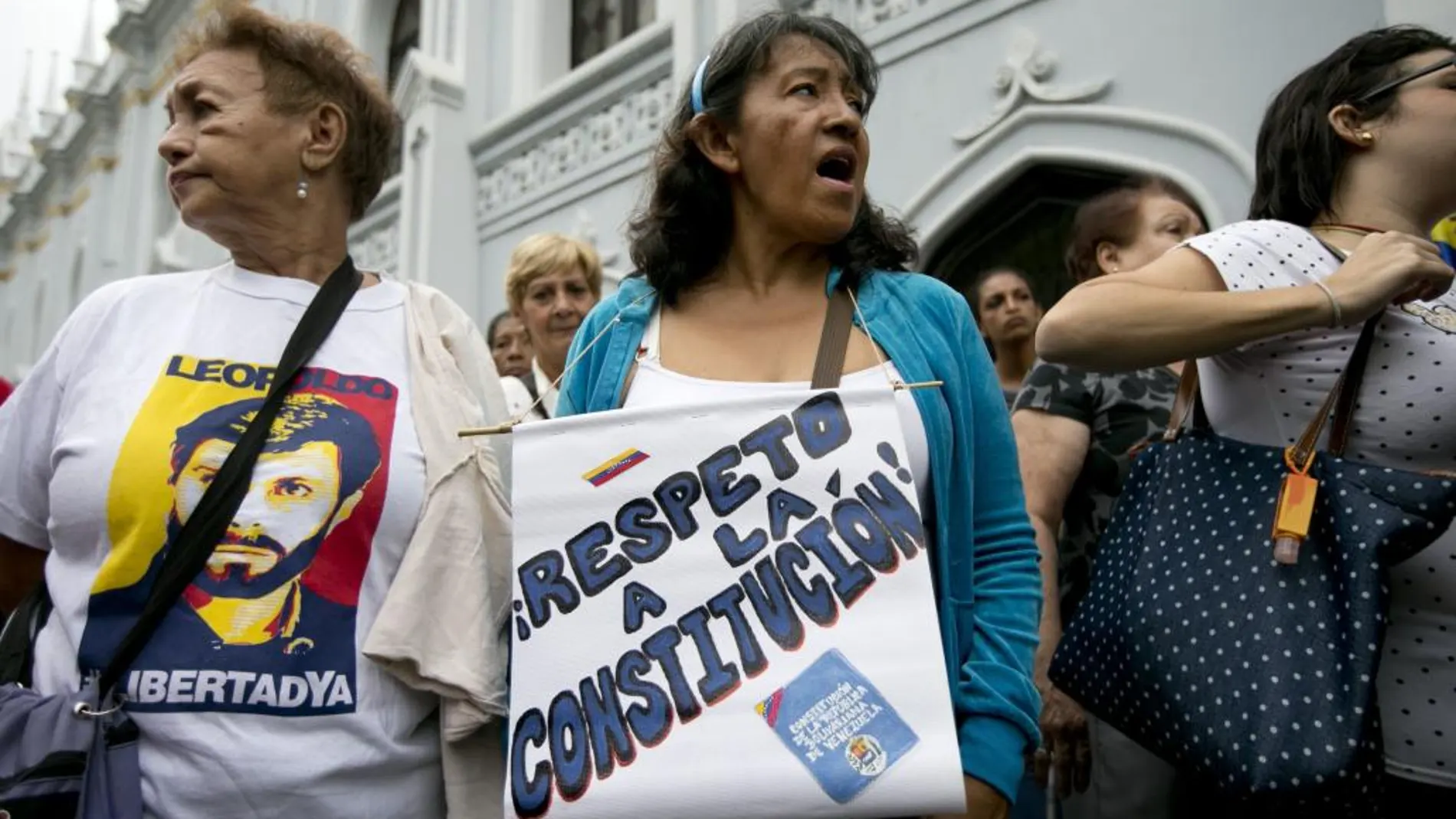 Manifestación de venezolanos reclamando respeto a la Constitución
