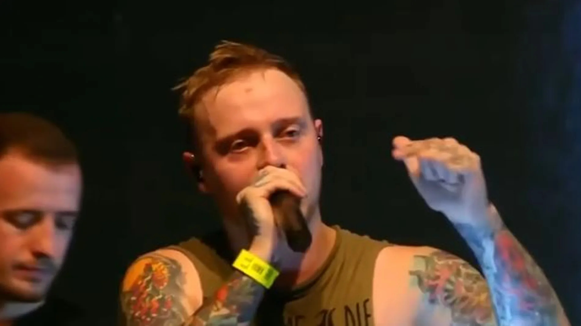 El vocalista de Architects, Sam Carter, denunciando la agresión.