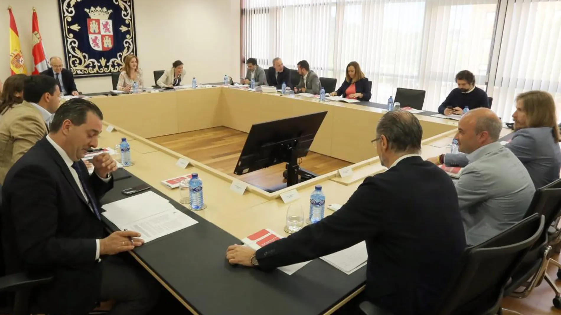 Reunión de la Junta de Portavoces presidida por Silvia Clemente / Rubén Cacho/Ical