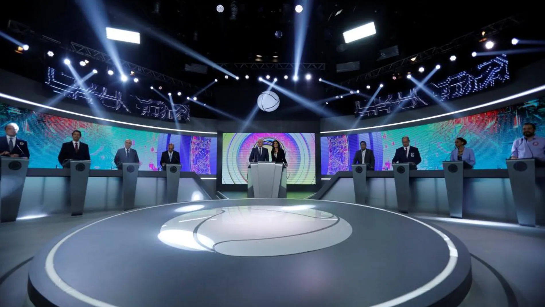 Ocho de los trece candidatos a la presidencia de Brasil, en el penúltimo debate del domingo por la noche