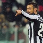 El jugador de Juventus, Fabio Quagliarella, celebra una anotación ante el Celtic de Glasgow