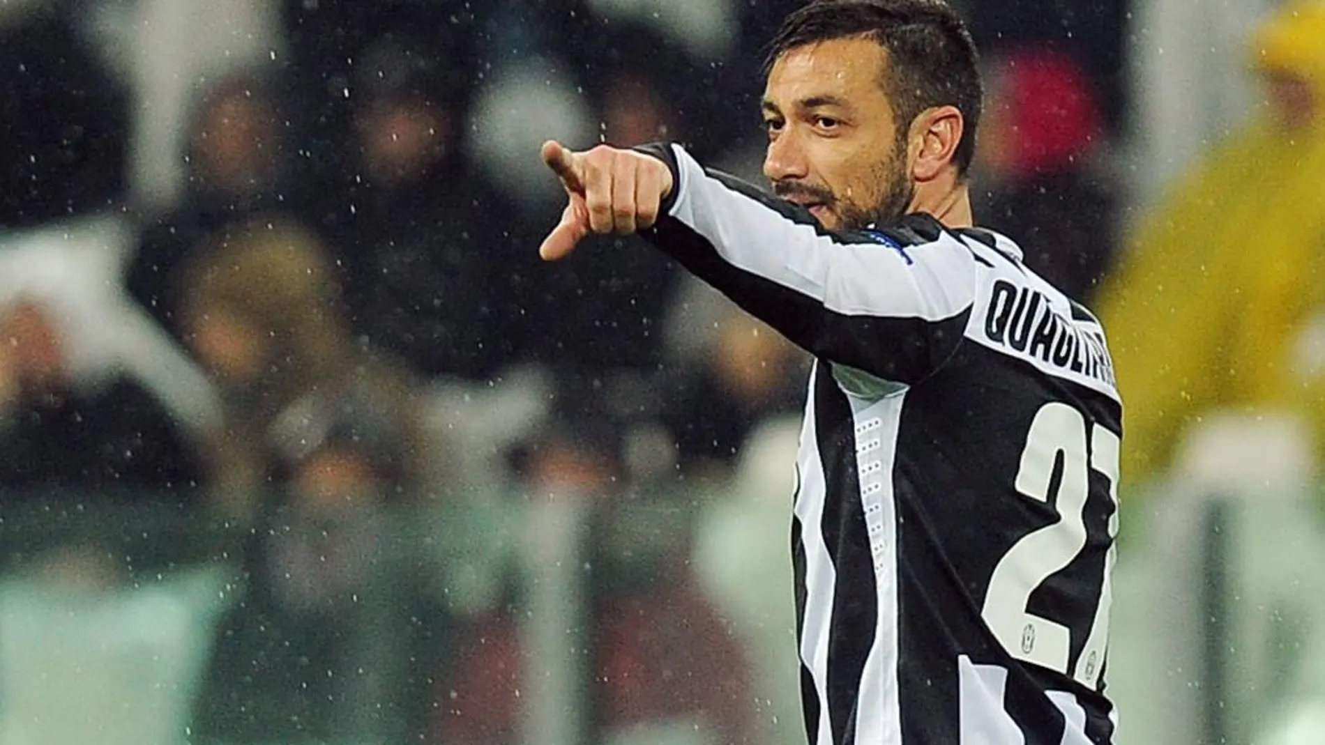 El jugador de Juventus, Fabio Quagliarella, celebra una anotación ante el Celtic de Glasgow