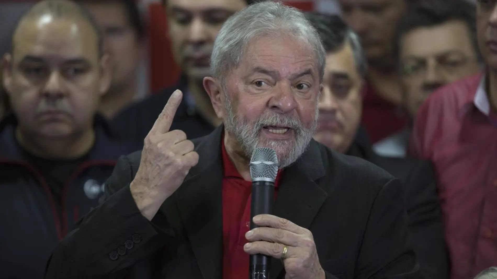 El expresidente Luiz Inácio Lula da Silva ofrece una rueda de prensa hoy