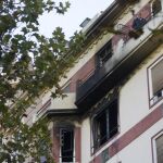 Una menor ha muerto al tirarse por la ventana tras registrarse un incendio en su vivienda, en una quinta planta de un inmueble situado en la céntrica Plaza de los Sitios en Zaragoza