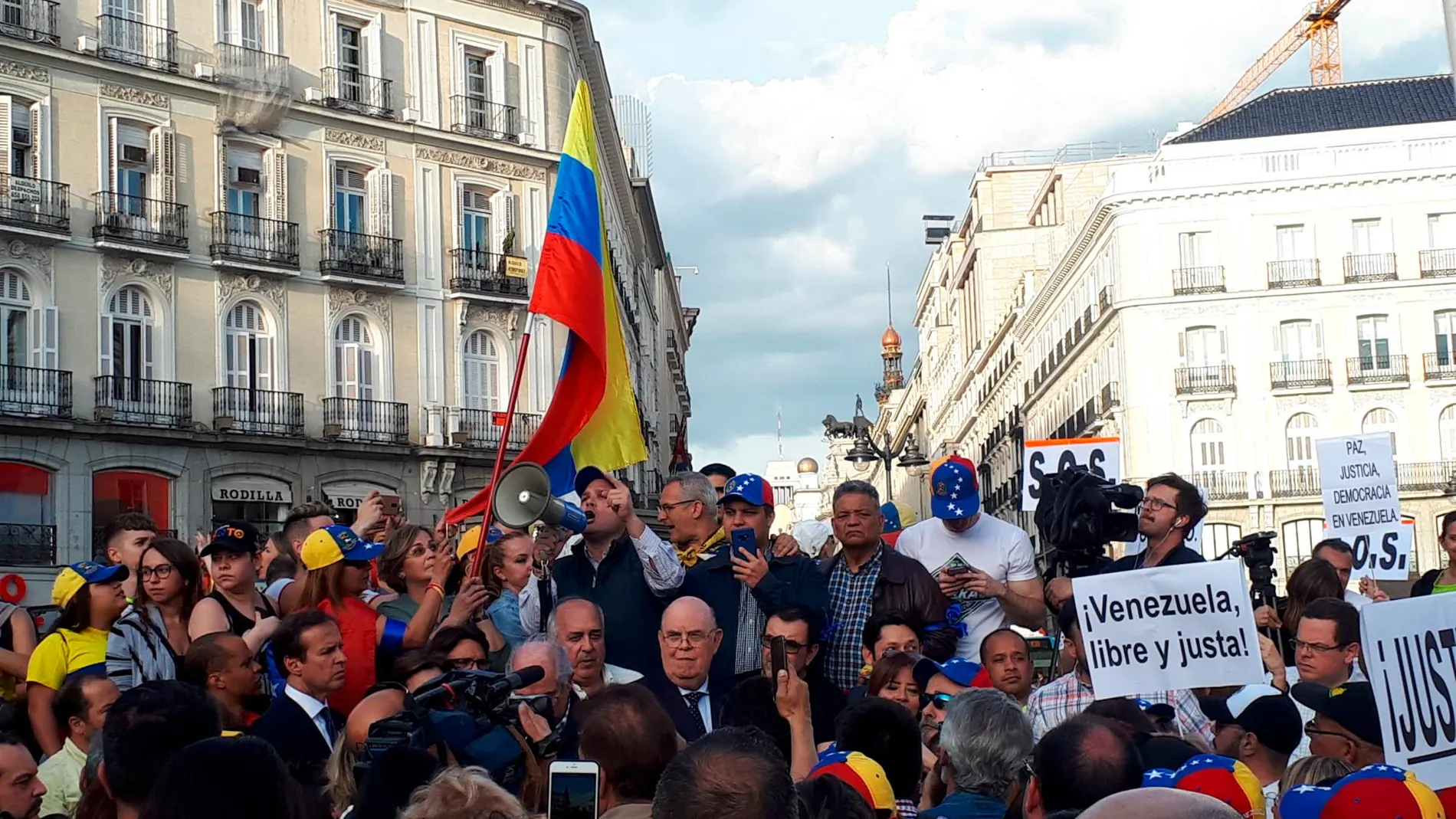 Venezolanos salen a la calle en Madrid