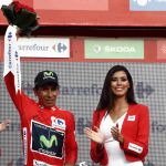 Sofía, a la derecha, junto al lider de la Vuelta, el ciclista colombiano del equipo Movistar, Nairo Quintana, en el podium.