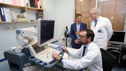 Rafael López visita la nueva Unidad de Ictus del Hospital Clínico de Valladolid