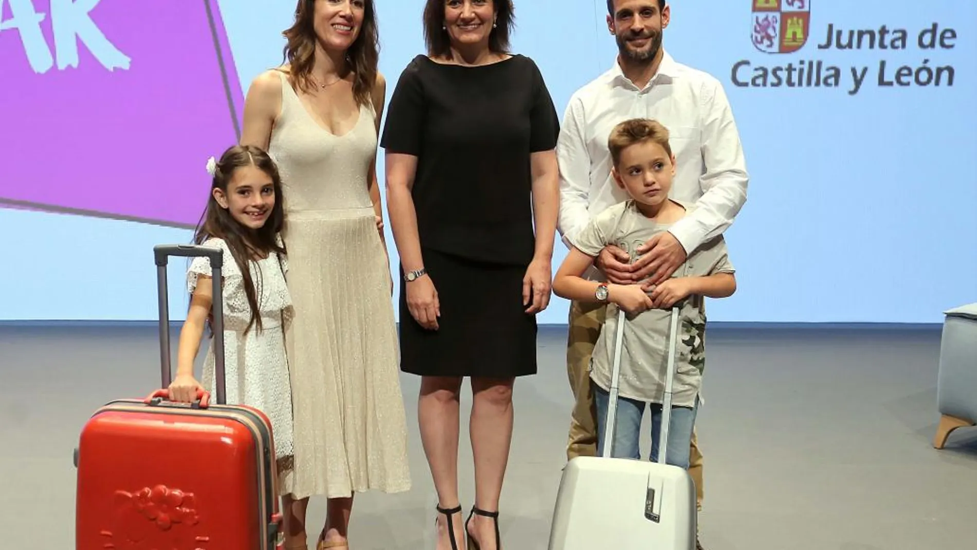 María Josefa García Cirac con la «familia» que promociona la campaña