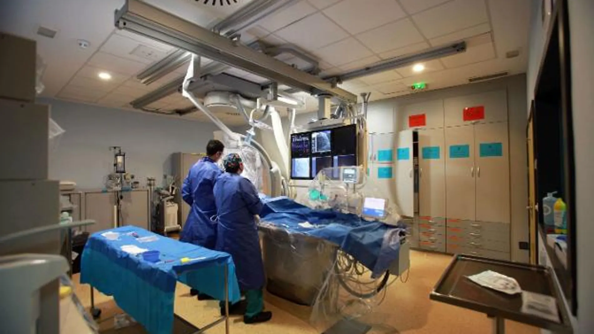 Los hospitales públicos de gestión privada operan más rápido las fracturas de caderas en Madrid