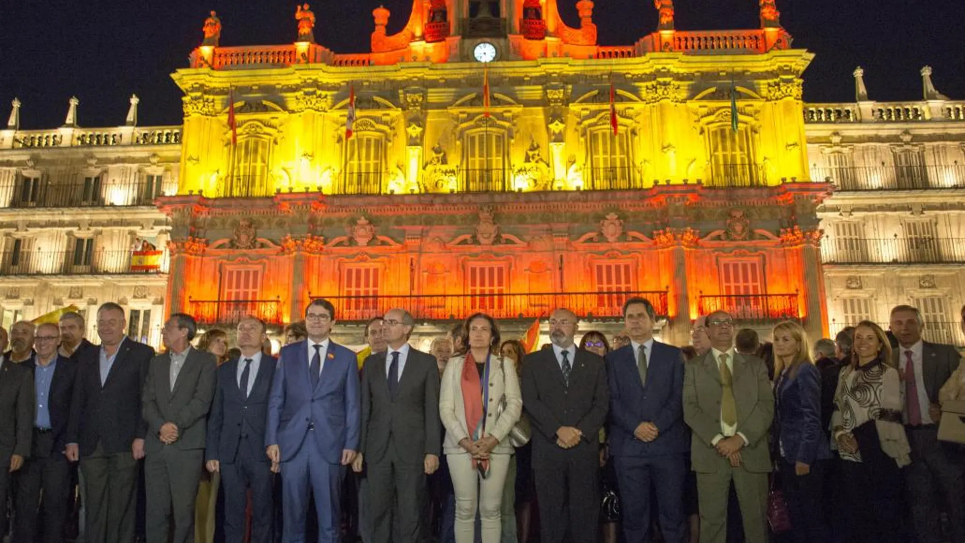 Concentración por la unidad de España en la Plaza Mayor de Salamanca