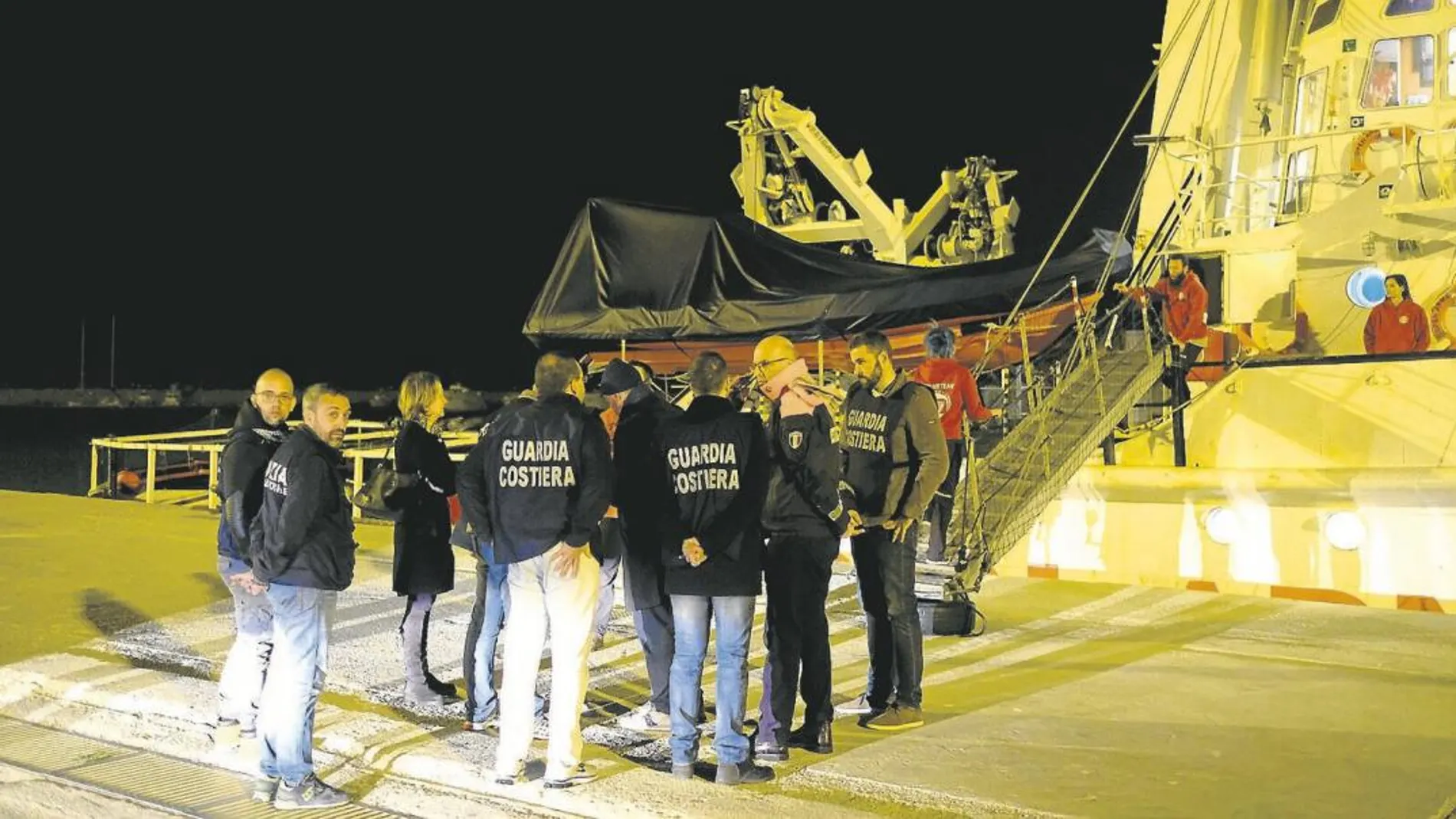 El barco se encuentra atracado en el puerto siciliano de Pozzallo.