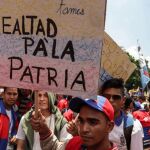 Simpatizantes del chavismo participan en una manifestación en Caracas