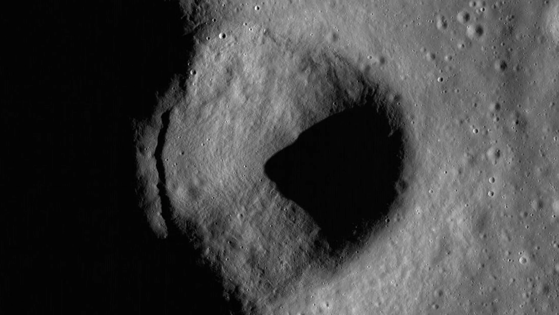 Imagen de un cráter lunar