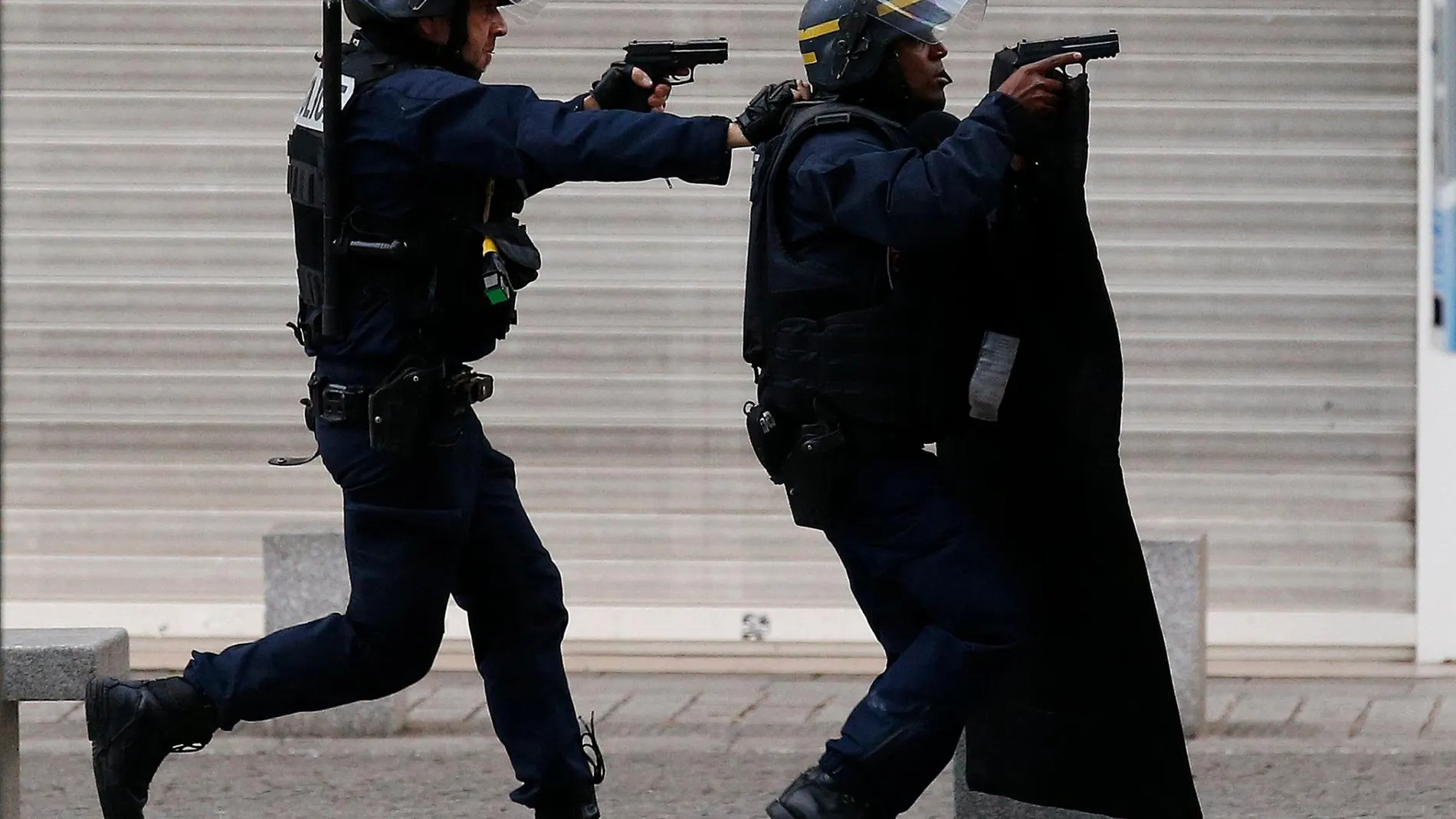 Imagen de dos oficiales franceses
